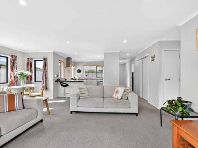 19 Landmark Court, Huntington