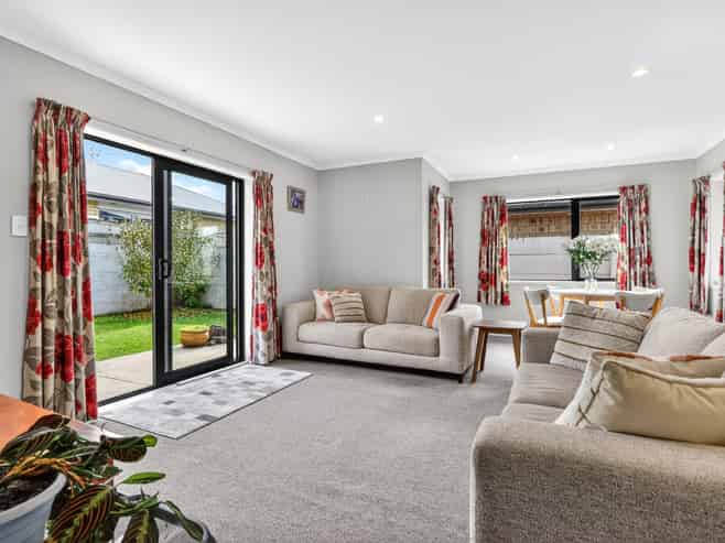 19 Landmark Court, Huntington