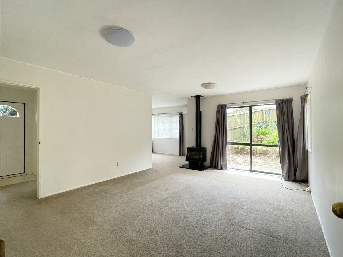 3 BEDROOM - BRICK AND TILE - PRIVATE ROAD - GARAGE - Widok 3