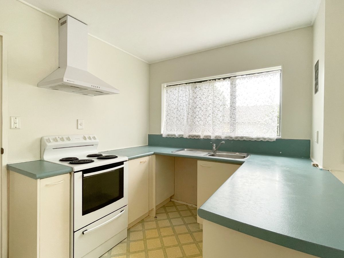 3 BEDROOM - BRICK AND TILE - PRIVATE ROAD - GARAGE - Widok 2