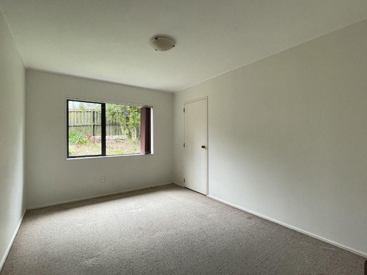 3 BEDROOM - BRICK AND TILE - PRIVATE ROAD - GARAGE - Widok 6
