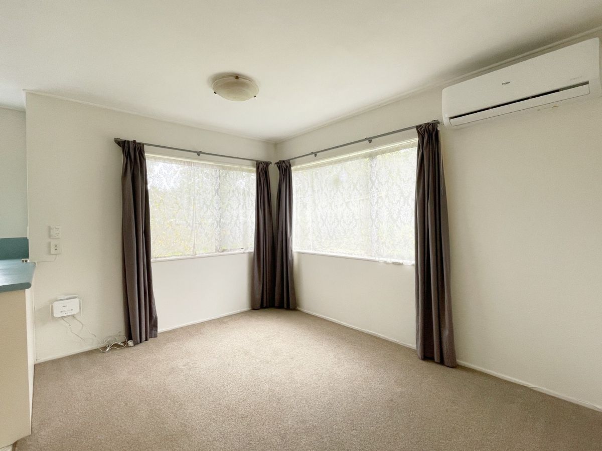 3 BEDROOM - BRICK AND TILE - PRIVATE ROAD - GARAGE - Widok 4