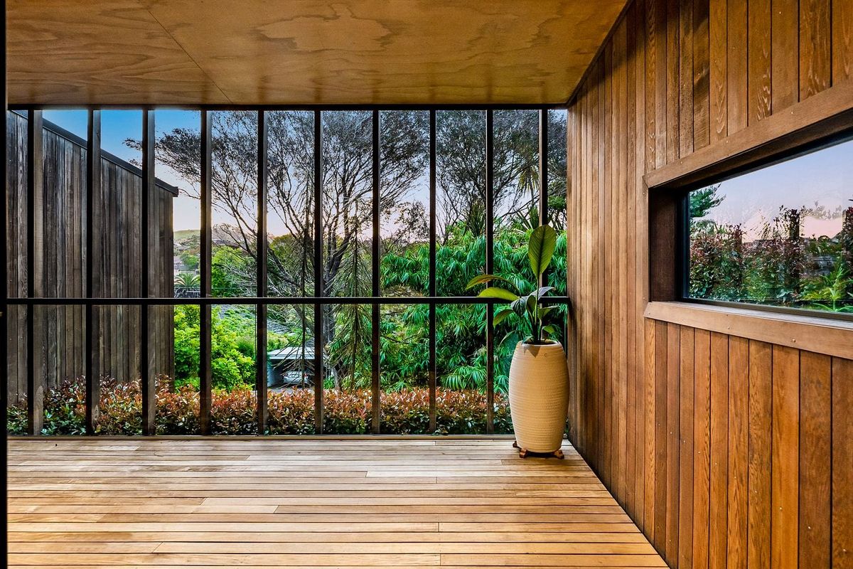 Remuera, 5 bedrooms - Mehr