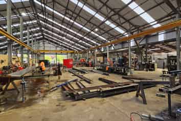 Large Engineering Workshop FOR LEASE!