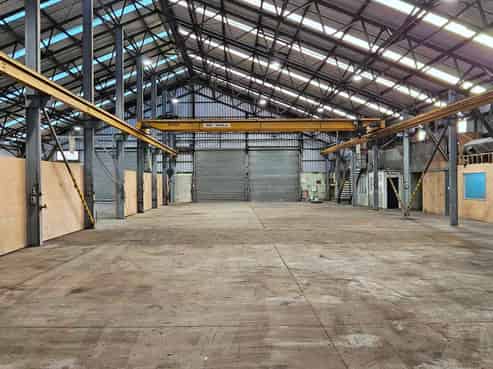 Large Engineering Workshop FOR LEASE!