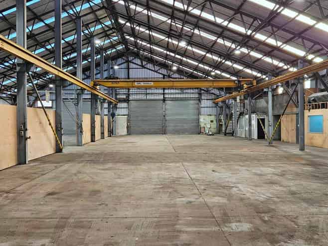 Large Engineering Workshop FOR LEASE!