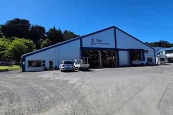 Large Engineering Workshop FOR LEASE!