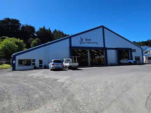 Large Engineering Workshop FOR LEASE!
