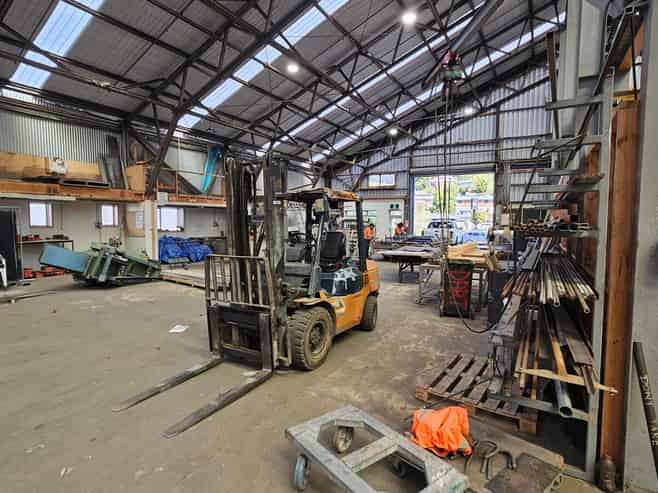 Large Engineering Workshop FOR LEASE!