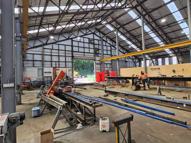 Large Engineering Workshop FOR LEASE!