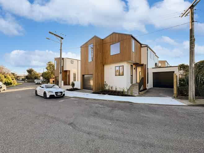 4/323 Riverside Drive, Waterloo