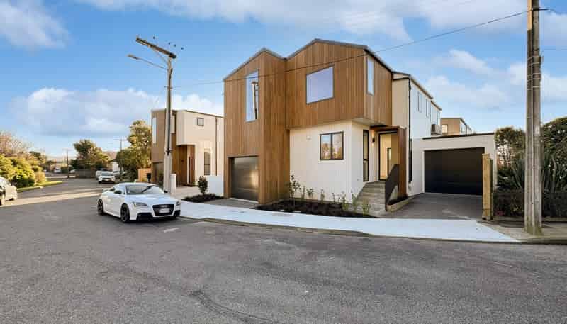 4/323 Riverside Drive, Waterloo