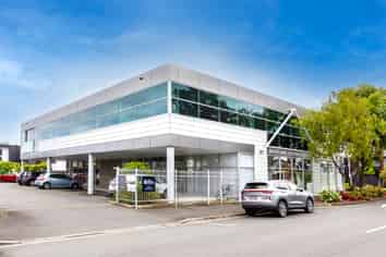 Multi-tenanted office asset with exceptional parking