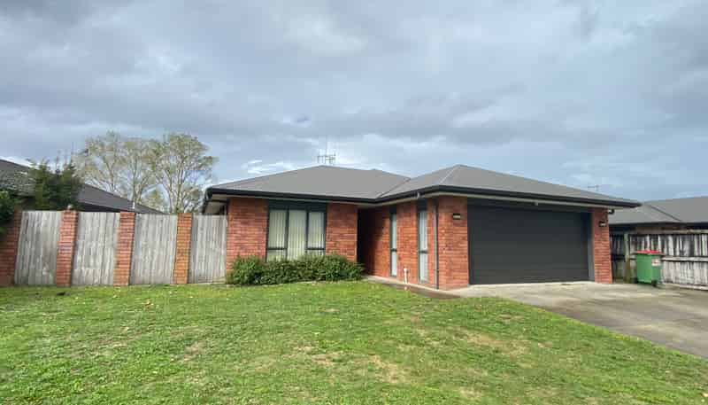 12 Landmark Court, Huntington