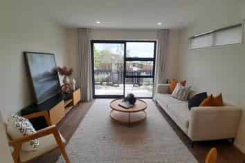 13/476 West Coast Road, Glen Eden