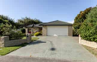 63 Guildford Drive, Paraparaumu