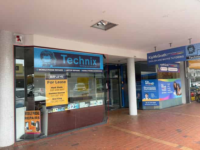 Retail/office with shared entry & amenities
