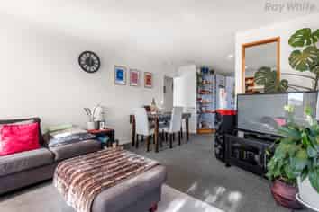 2/38 Fenchurch Street, Redwood