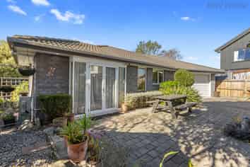 2/38 Fenchurch Street, Redwood