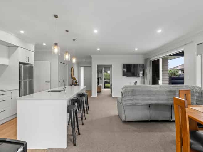 77 Sandhurst Drive, Papamoa