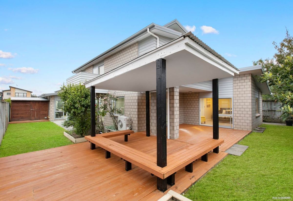 Spacious Family Home – 4 Bedrooms, 3 Bathrooms, 3 Living Areas & Double Garage - Widok 2