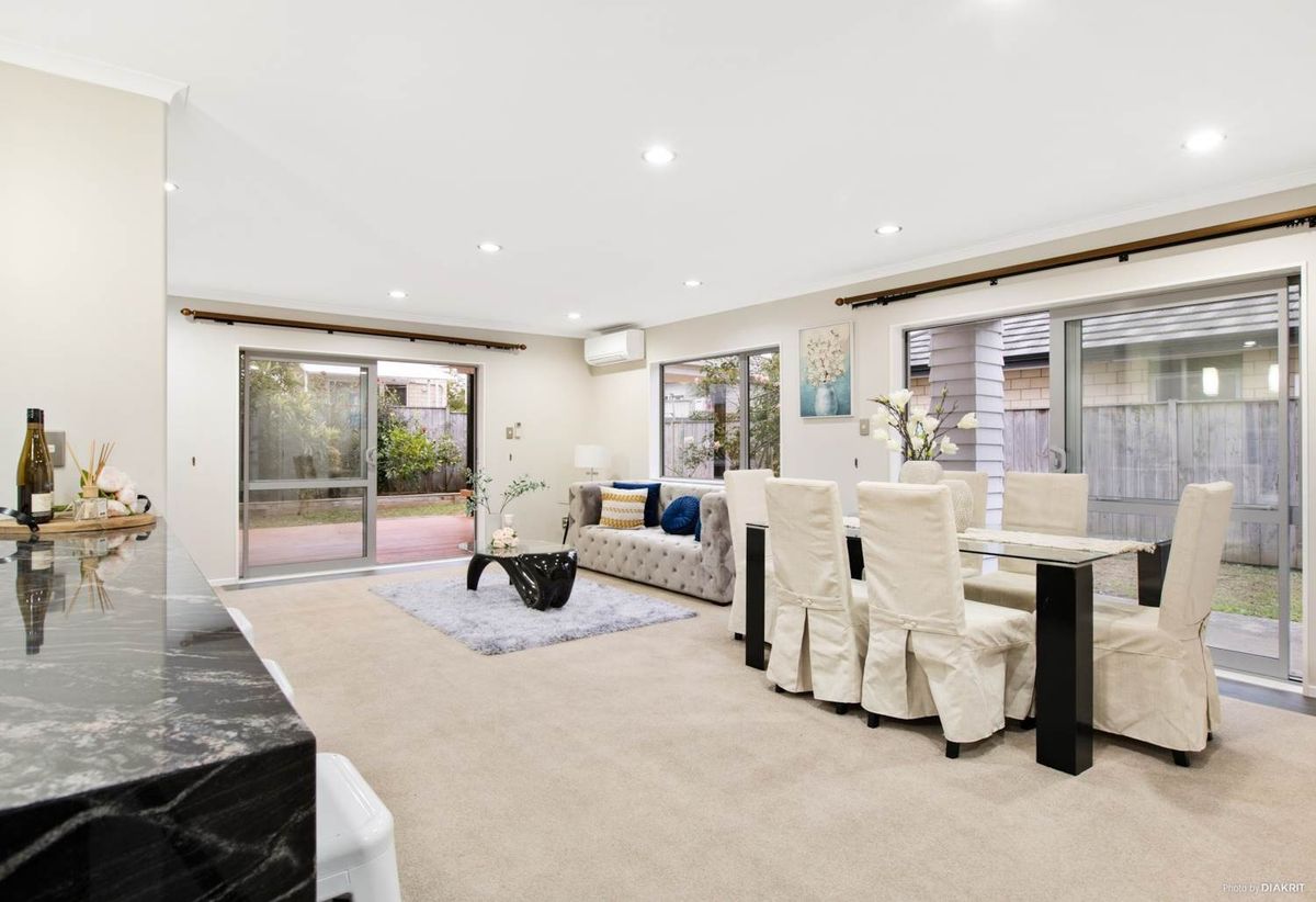Spacious Family Home – 4 Bedrooms, 3 Bathrooms, 3 Living Areas & Double Garage - Widok 4