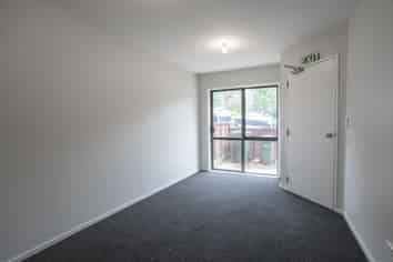 Live / work unit for lease