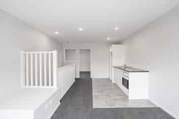 Live / work unit for lease