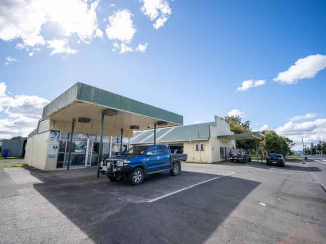 PRIME HIGHWAY FRONTAGE WITH DEVELOPMENT UPSIDE
