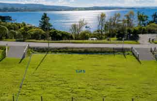 54a or 54b Tenby, MOERAKI