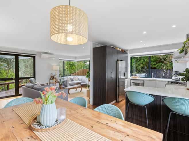 11 Donald Street, Stanmore Bay