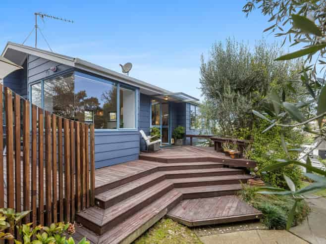11 Donald Street, Stanmore Bay