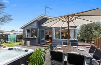 11 Donald Street, Stanmore Bay