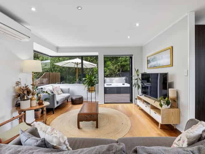 11 Donald Street, Stanmore Bay