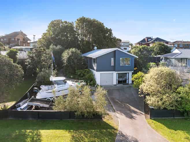 11 Donald Street, Stanmore Bay