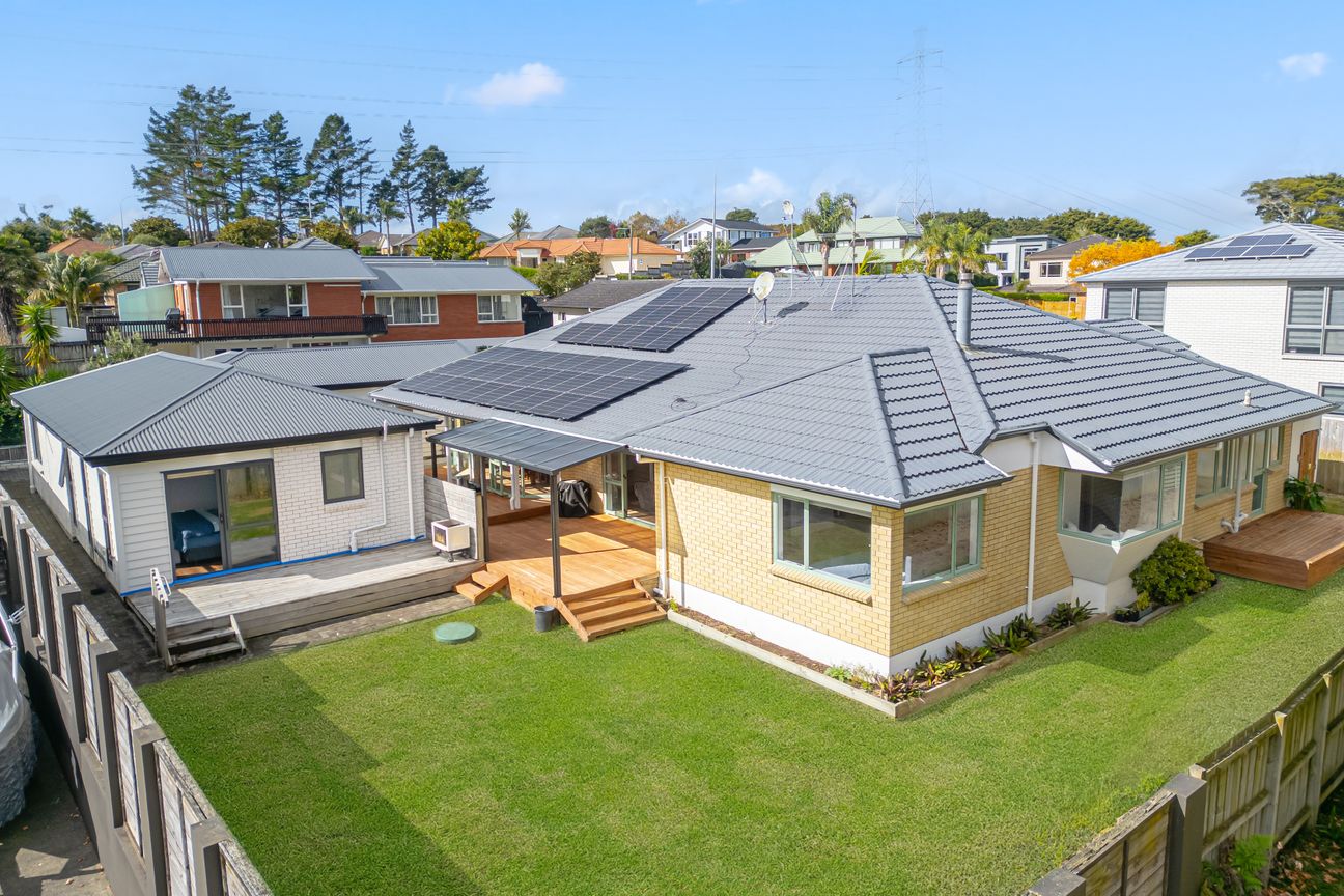 Two Homes, One Massive Freehold Site - Fler