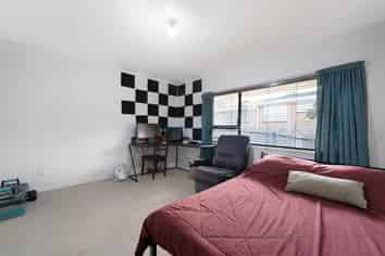 2/191 Don Buck Road, Massey