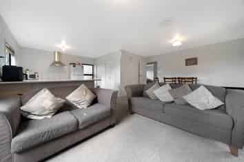 2/191 Don Buck Road, Massey