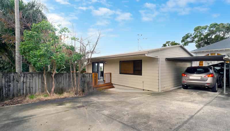 2/191 Don Buck Road, Massey