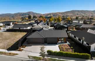 8 Wallis Drive, Cromwell