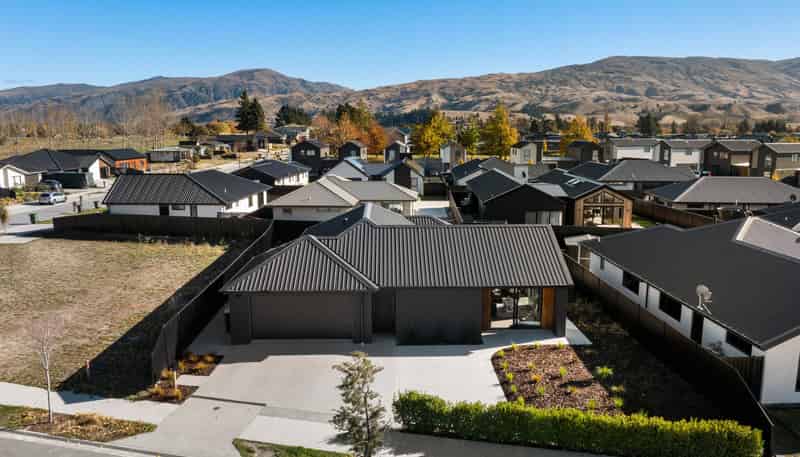 8 Wallis Drive, Cromwell