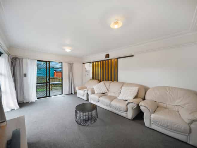 2/33 Gills Avenue, Papakura