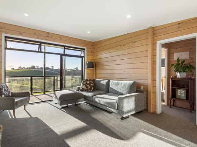 86 Valley Road, Waitoki