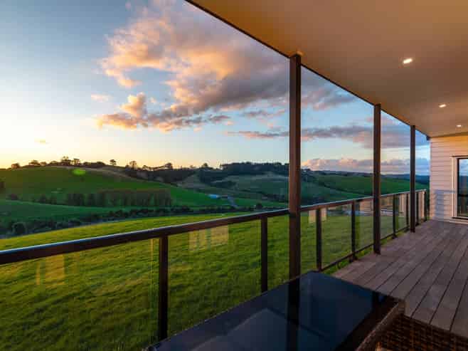 86 Valley Road, Waitoki