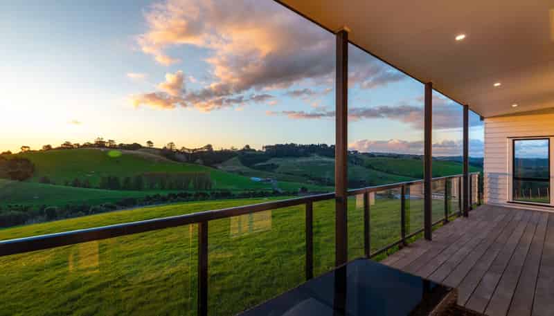 86 Valley Road, Waitoki