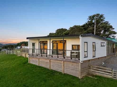 86 Valley Road, Waitoki