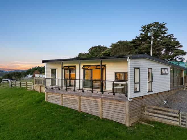 86 Valley Road, Waitoki