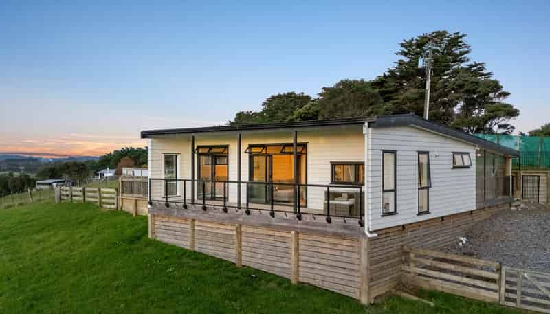 86 Valley Road, Waitoki