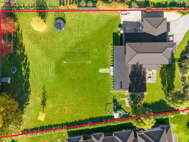 8 Bradleigh Park, Fairhall