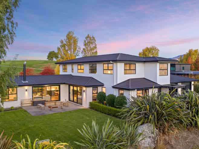 8 Bradleigh Park, Fairhall